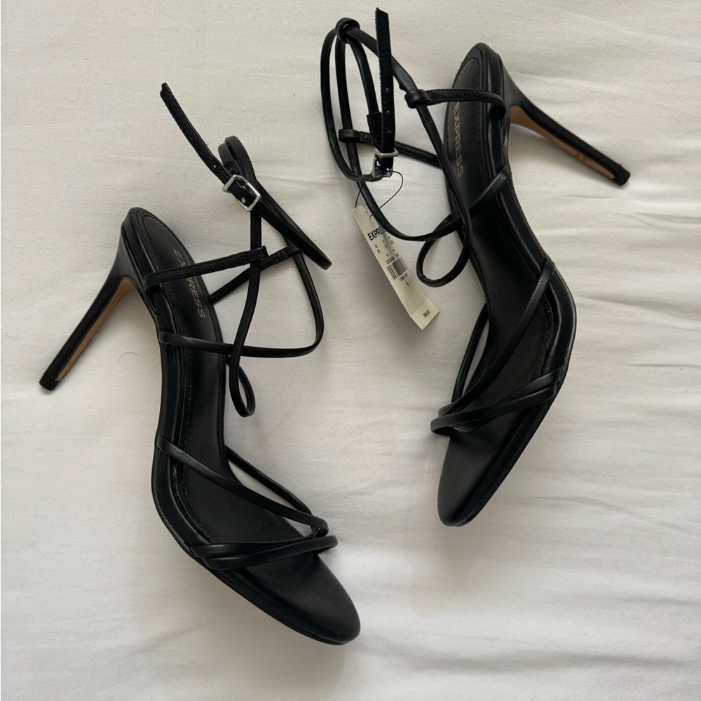 Express (size 6) women’s black strap high heels - Picture 5 of 6